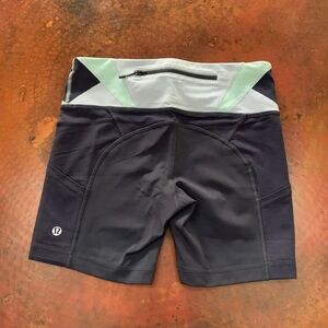 Lululemon bike shorts size 6